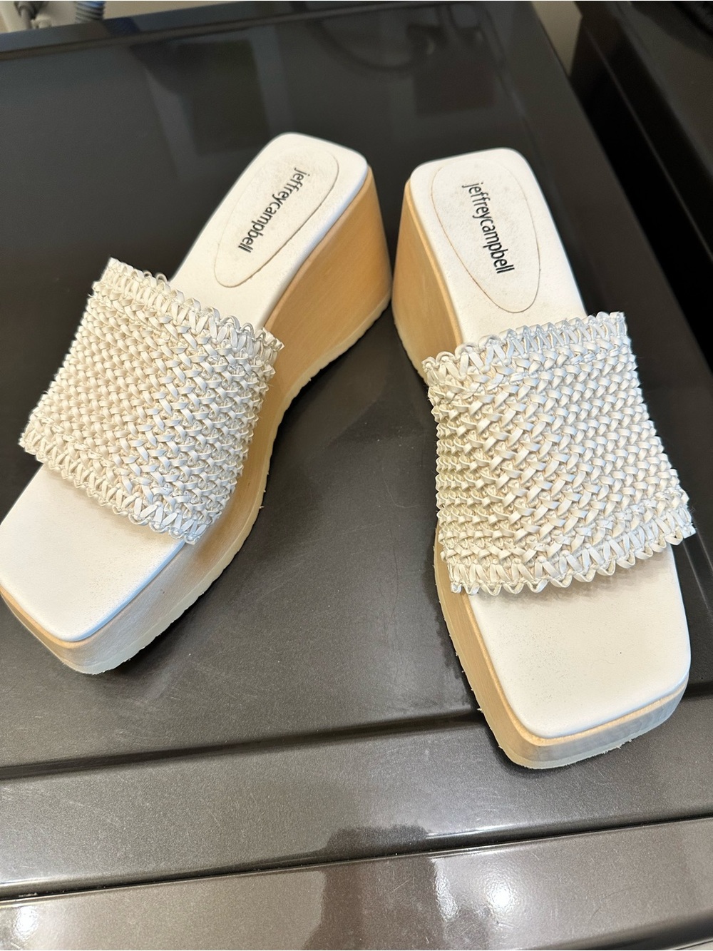 Jeffrey Campbell White Platform Sandaks size 9M in Great Condition